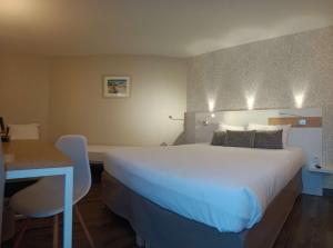 Hotels Brit Hotel Les Alizes : photos des chambres