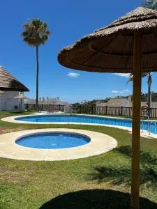 Home in Alcaidesa - sea & golf view with swimming pool - 阿尔加德萨