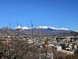 T4 VUE IMPRENABLE montagnes et ville