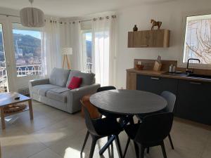 Appartements T4 VUE IMPRENABLE montagnes et ville : photos des chambres