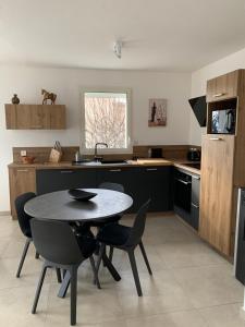 Appartements T4 VUE IMPRENABLE montagnes et ville : photos des chambres