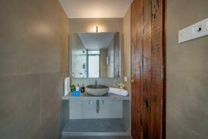 SaffronStays Sonnet - 4BR veg pool villa with grand piano, theater, lawn & mountain views near Mumbai