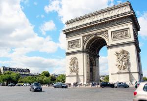 Appartements Spacious and bright 2-bedroom large apartment very close to Paris - near metro : photos des chambres