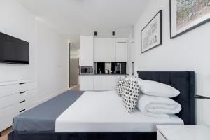 City center studio with a balcony - Rajska 3