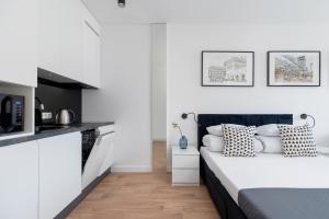 City center studio with a balcony - Rajska 3