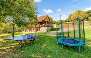 Three-Bedroom Holiday Home In Ribnik