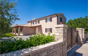 Lovely Home In Medulin With Wifi