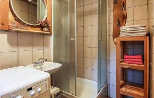 2 Bedroom Lovely Home In Luce