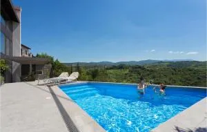 Gorgeous Home In Dobrovo V Brdih - 新戈里察