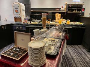 Hotels Brit Hotel Du Dauphin L'Aigle : photos des chambres