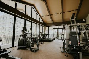 Amani Grand #332, Near Mactan Airport,Fast WIFI, Netflix & Pool