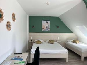 Hotels Brit Hotel Du Dauphin L'Aigle : photos des chambres