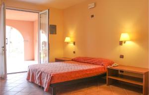 Stunning Apartment In Puntone With Wifi