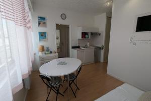 Cozy 24 m studio near the sea