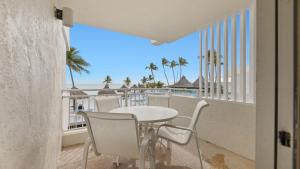 Studio with Pool View room in Caloosa Cove Resort & Marina