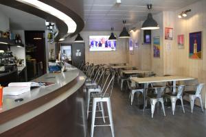 Hotels Cit'Hotel Le Chene Vert : photos des chambres