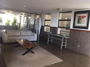 Departamento detrás de playa brava avenida cerca de Jumbo