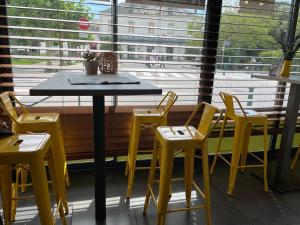 Hotels Cit'Hotel Le Chene Vert : photos des chambres
