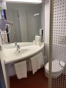 Hotels Brit Hotel Confort Montauban : photos des chambres