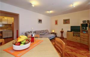 2 Bedroom Lovely Apartment In Novigrad 