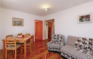 2 Bedroom Lovely Apartment In Novigrad