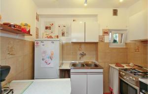 2 Bedroom Lovely Apartment In Novigrad