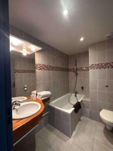 Hotels Brit Hotel La Ferte sous Jouarre : photos des chambres
