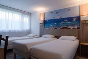Hotels BRIT HOTEL Confort MORLAIX : Chambre Triple