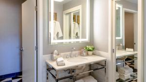 One Bedroom Signature Residence room in Chamberlain West Hollywood