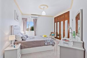 Villa Leonor by Villa Plus