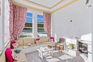 Villa Leonor by Villa Plus