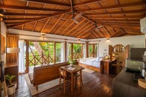 Araliya Cabana with oceanview - Madiha Hill