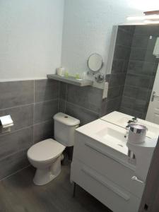 Hotels The Originals City, Hotel Cap Maya, Cap d'Agde : photos des chambres