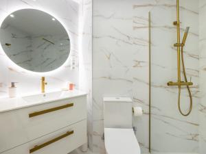 Torremolinos Centro Apartamento con parking y playa a 5 min, wifi alta velocidad