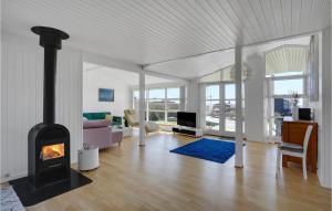 Awesome Home In Rønde With Wifi