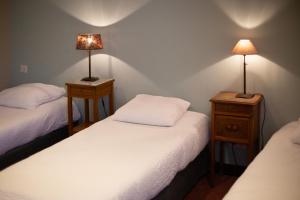 Hotels Logis Hotel Restaurant Le Louvre : photos des chambres