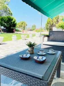 Be my guest - Skhoiniá