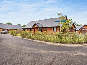 3 bed in Gower 91722