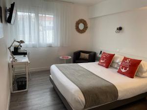 Hotels Cit'Hotel Le Chene Vert : photos des chambres