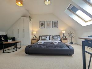 Large 4-Bedrooms House Near Centre Free Parking