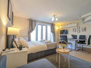 Large 4-Bedrooms House Near Centre Free Parking