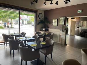Hotels Cit'Hotel Le Chene Vert : photos des chambres