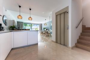 La Valvega de La Cala lift indoor