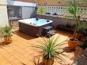Apartamento con jacuzzi y jardín - 卡加尔