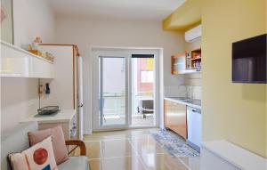 2 Bedroom Cozy Apartment In Rapallo