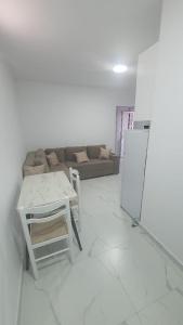 Komis House