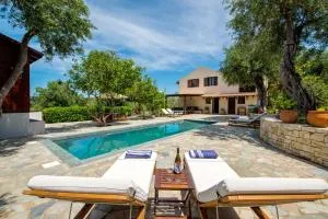 Lillian Villa - Velianitátika