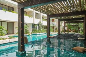 Omara 306 Luxe 2 Bdr Apartment PoolTable great Pool