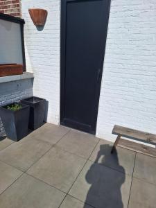 zonnig vernieuwd penthouse dicht bij het strand