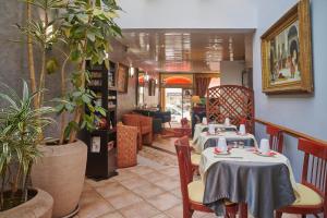 Hotels Hotel Poussin : photos des chambres